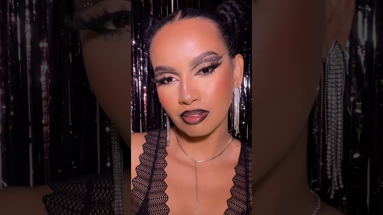 Make preta com gliter #maquiagem #makeup #viralvideo