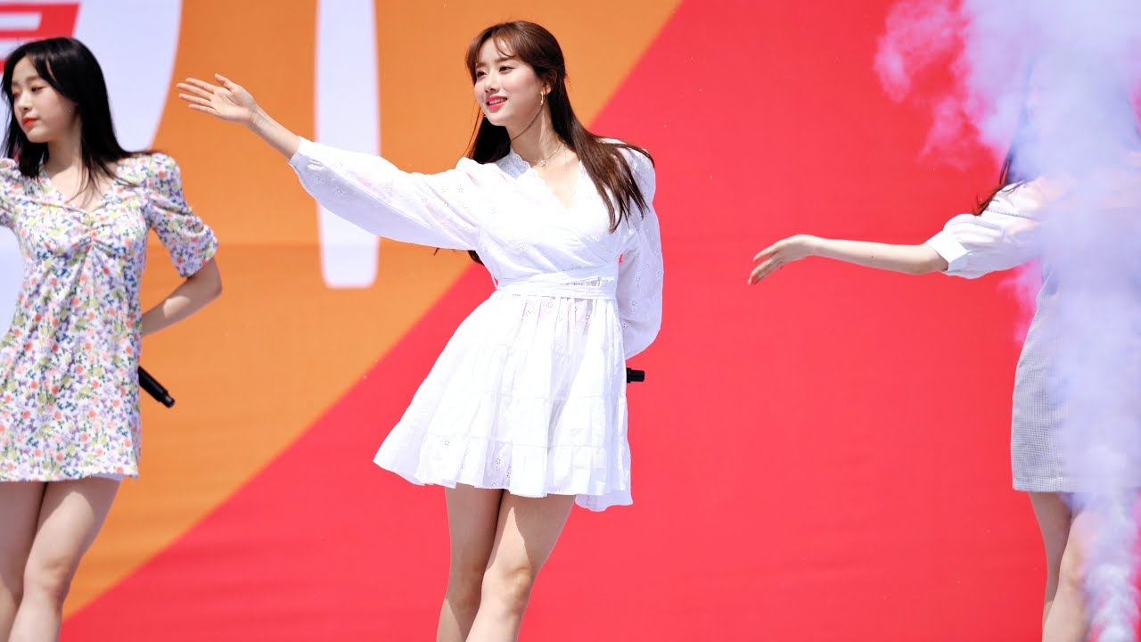 에이프릴 나은 ‘손을 잡아줘 Take My Hand’ 4k Real Fan Cam 190501@광화문푸드페스타