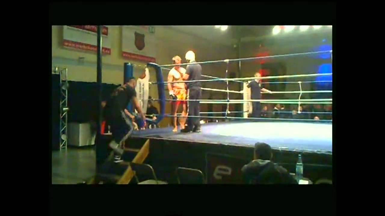 Brutal KO in Duisburg, Kampfrichter Fehler
