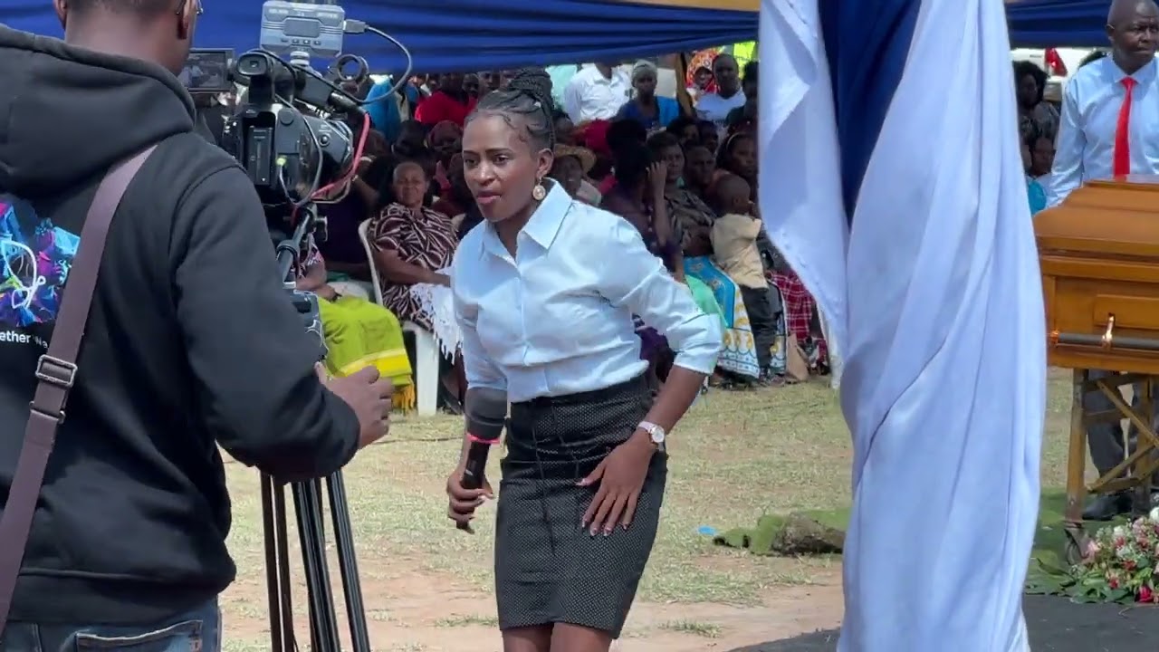 See how carol Mbithe Blessed people with -Niwaile kuthaithwa at a burial service at machakos county.