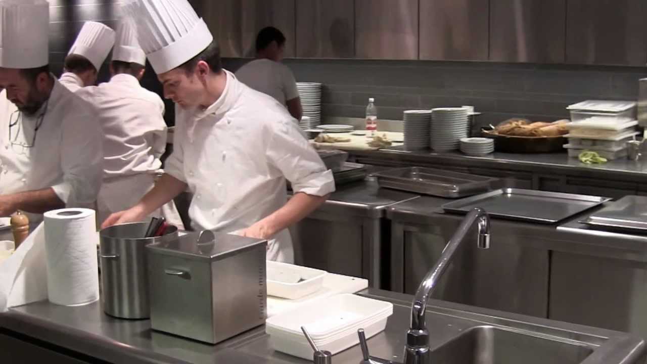 Service at 3 Michelin l'H&ocirc;tel de Ville