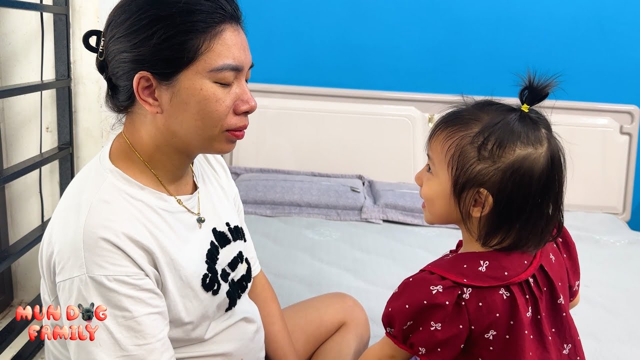 Diem brought a gift from school to surprise her mother