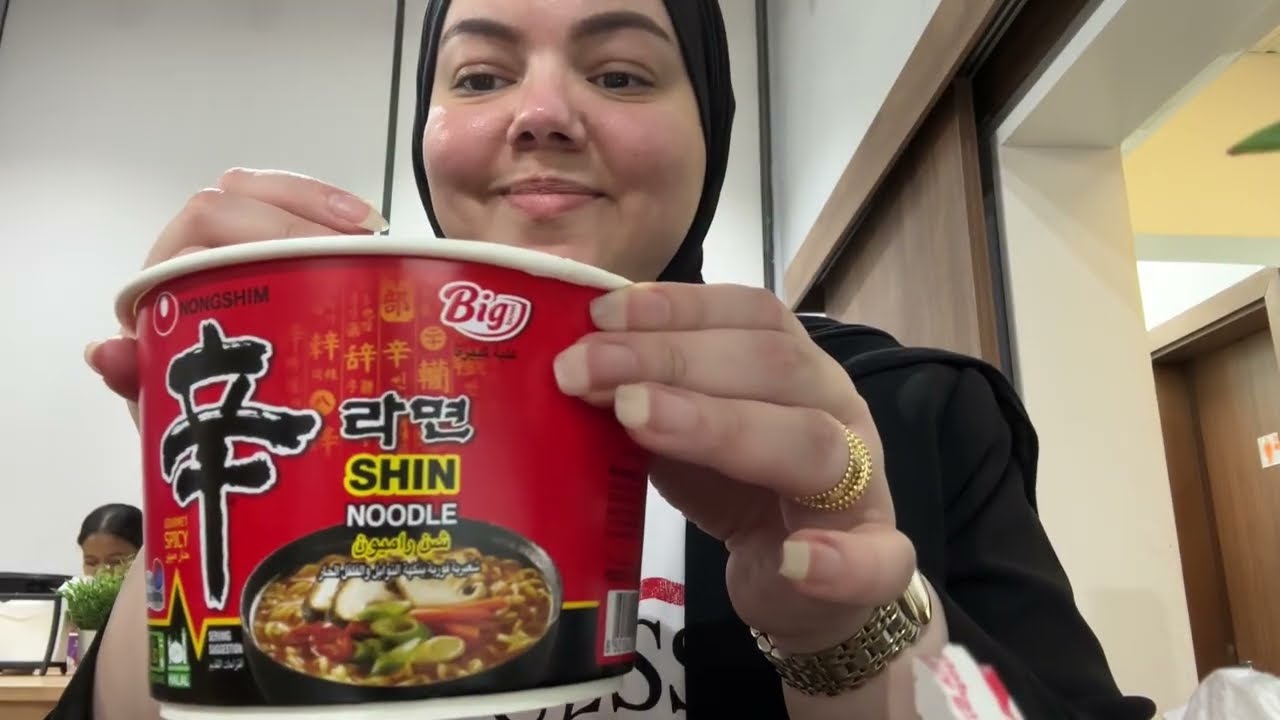 مشتريات من سوبرماركت كوري 🛒 🥢 🍜  النودلز خطيرة