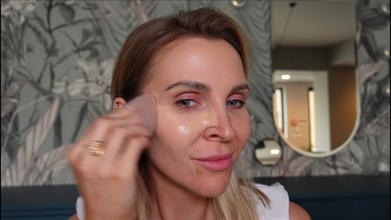 ESSENS Beauty - How to use a blending sponge ?