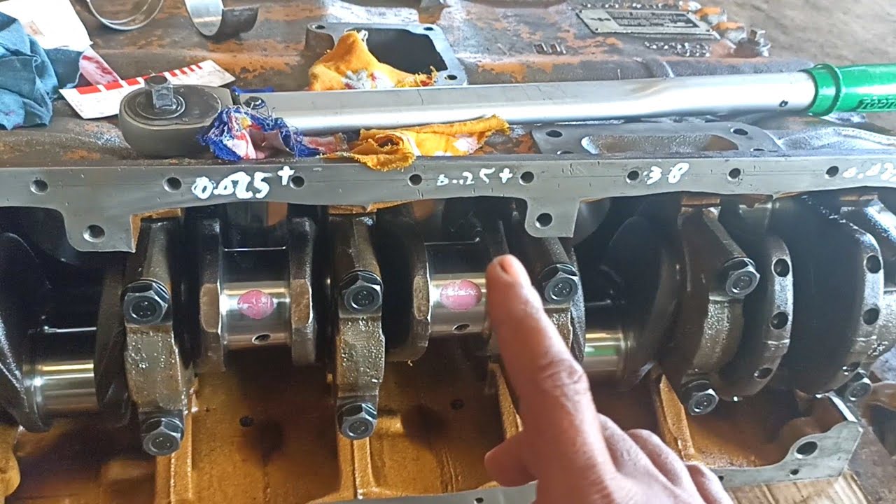Proses pemasangan piston dan pengecekan celah oli pada metal conrod ‼️Engine Komatsu 6D105