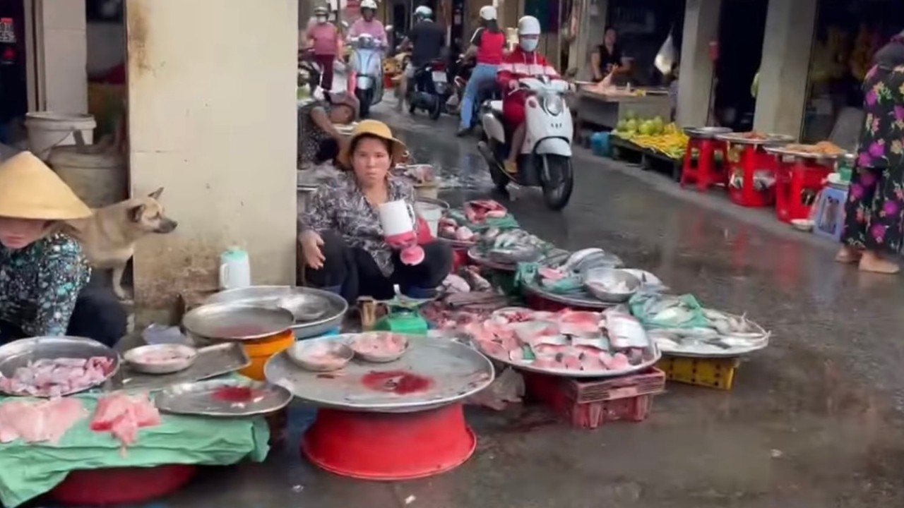 Inside Rạch Ông Market  A Side of Saigon Tourists Never See
