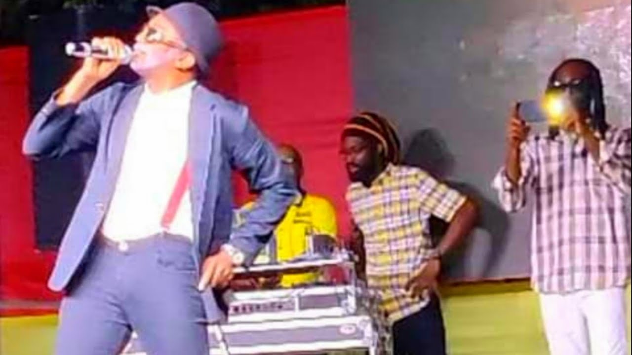 Grampa Entatain pull up in Savanalamar (Full Black Party) and mash it down.