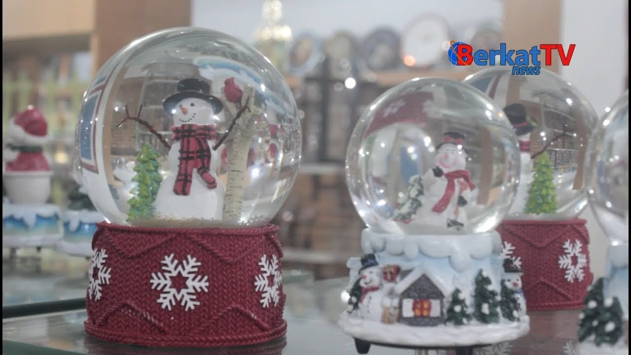 Jelang Natal, Toko Pernak Pernik Natal Diserbu Pembeli