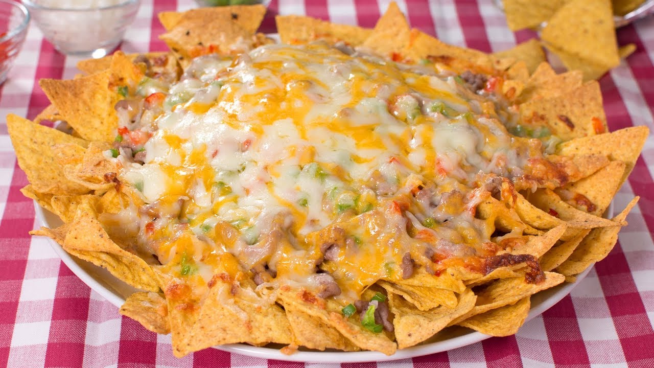 Nachos Con Carne Picada y Queso Fundido