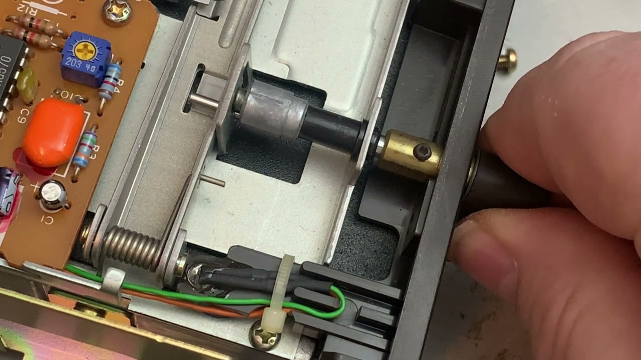 Commodore 1541 Floppy Flip Flippy Door Closeup View 64 Vic-20 C128 Newtronics 5 1/4 - Episode 3137