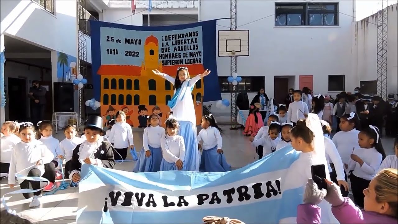 Número alusivo al Día de la Patria, por alumnos de 2do grado A y B, Esc. Alte. G. Brown