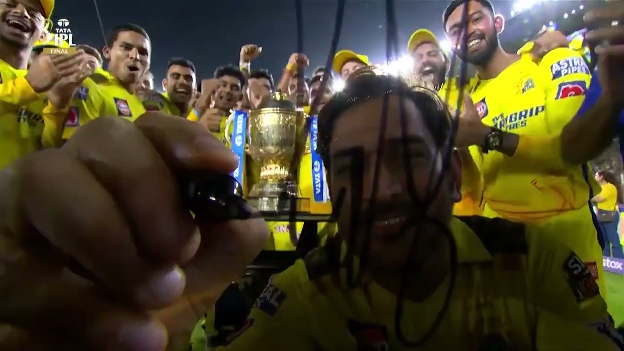 Dhoni lifts the trophy for the 5th time!! IPL Final 2023 best moment#msdhoni