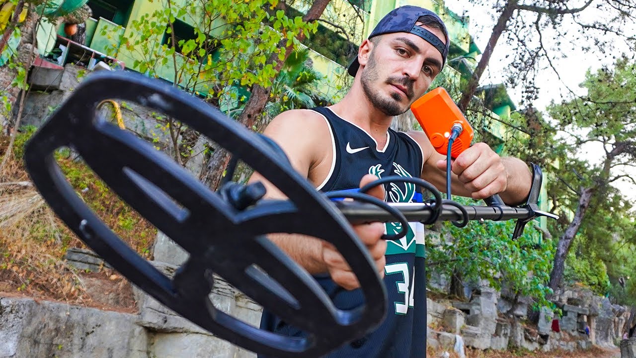 TERK EDİLMİŞ OTELDE ALTIN ARAMA YARIŞMASI!!