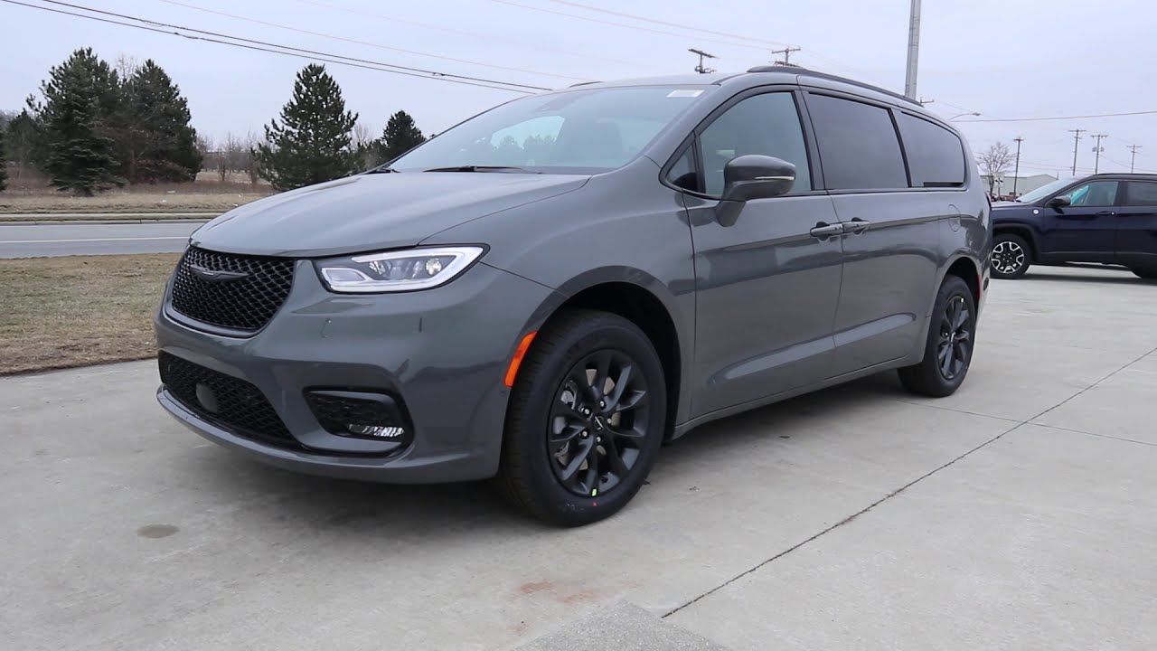 New 2021 Chrysler Pacifica Touring L Walk Around (N21198)