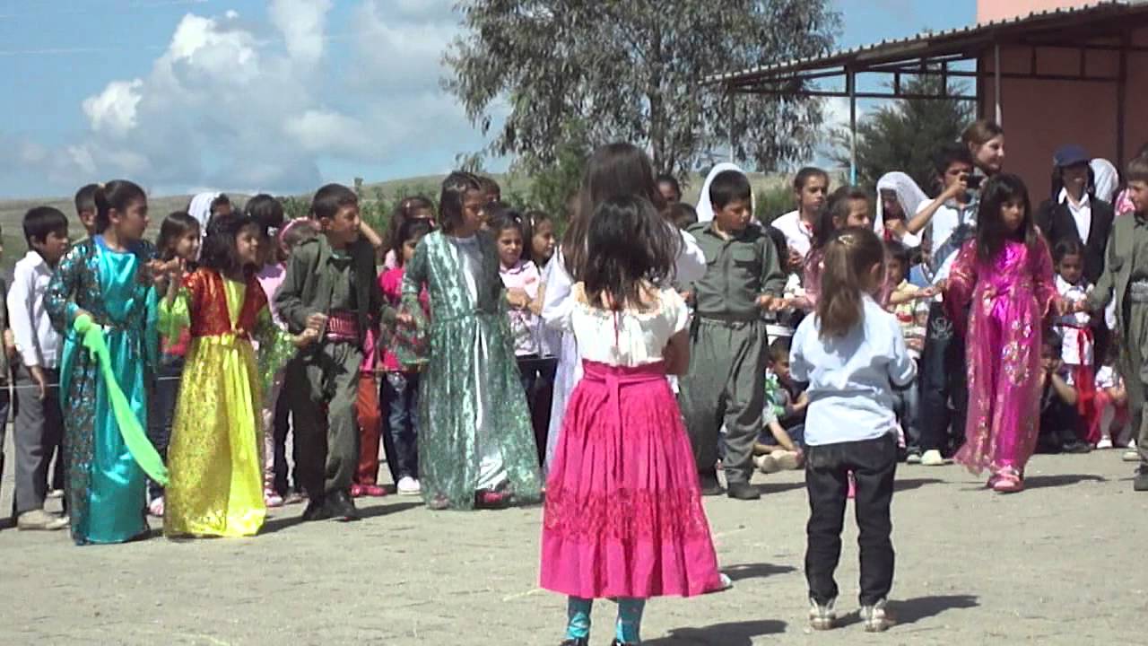 23nisan 2013 halay Dicle İlk Öğretim Okulu CİZRE ŞIRNAK