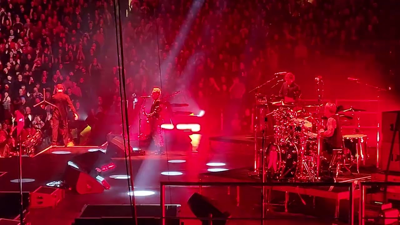 DEPECHE MODE - Walking in my Shoes (Toronto🇨🇦 April 7, 2023)