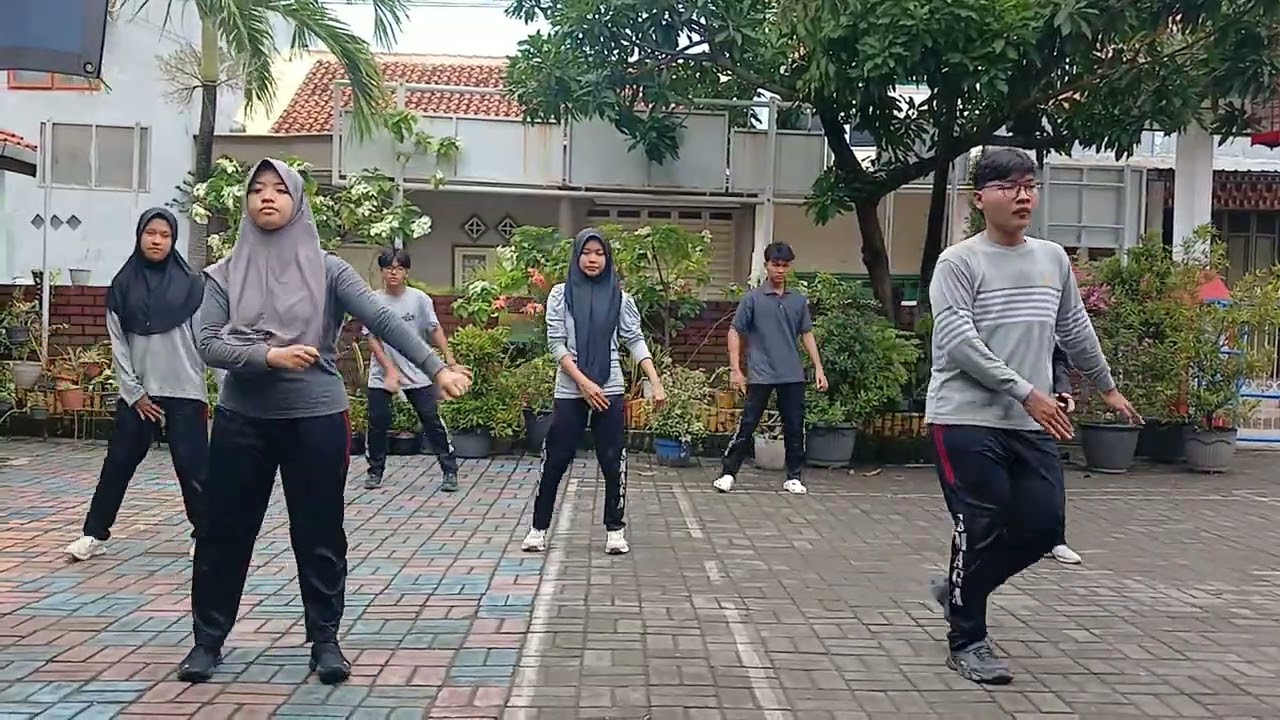 TUGAS VIDEO KELOMPOK 1 SENAM GEMUFAMIRE 