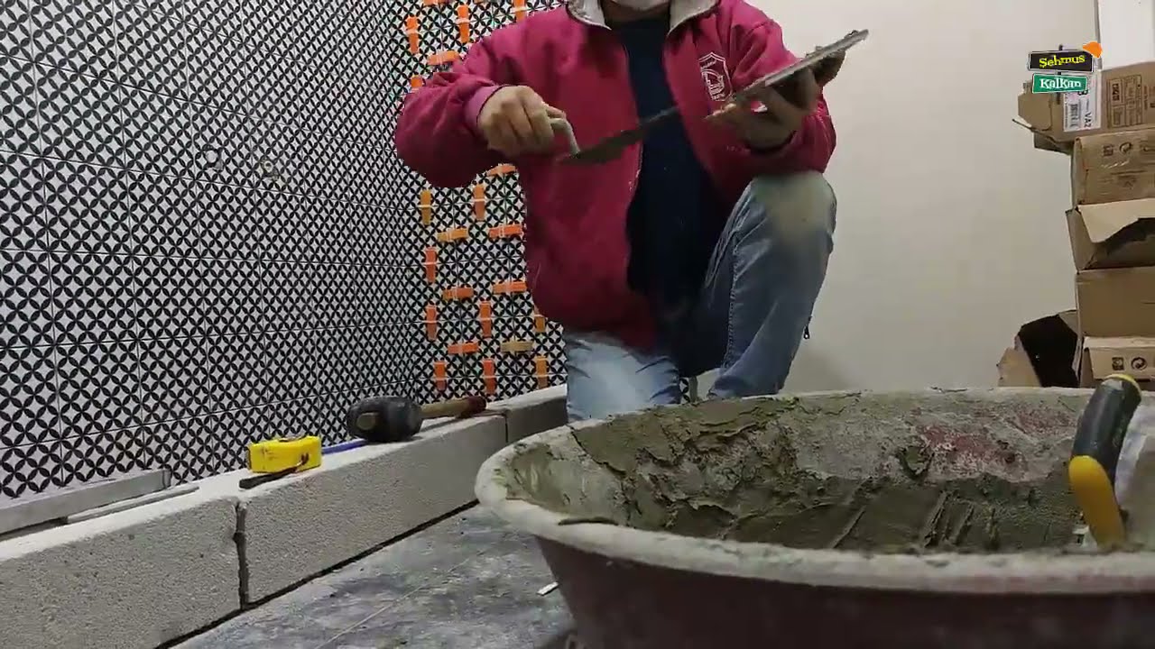Usta karocudan k&uuml;&ccedil;&uuml;k karo d&ouml;şeme sanatı - Tile Master - The Art of Small Tile Laying