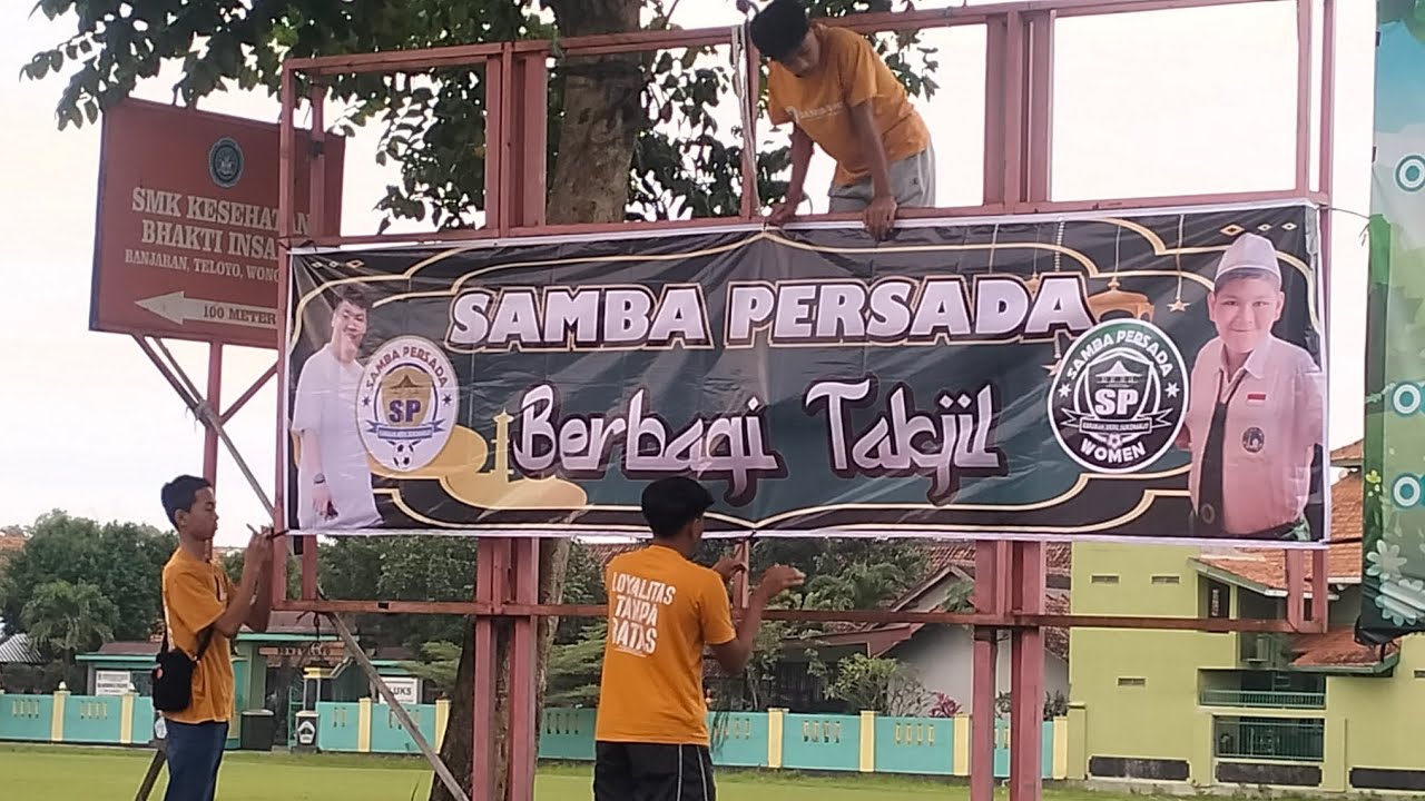 Samba Persada Berbagi: Main Bola Oke , Ibadah Yes. 