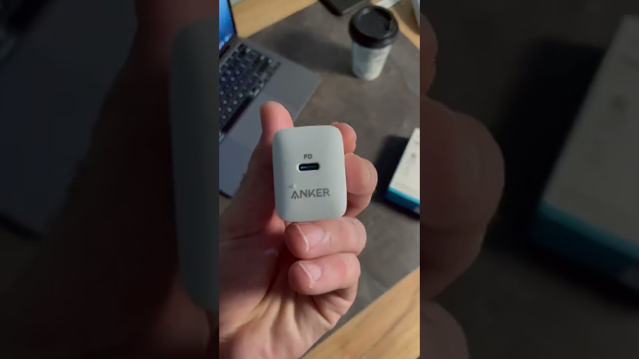 Лучшее зарядное устройство Anker PowerPort III 20W PD 🪴