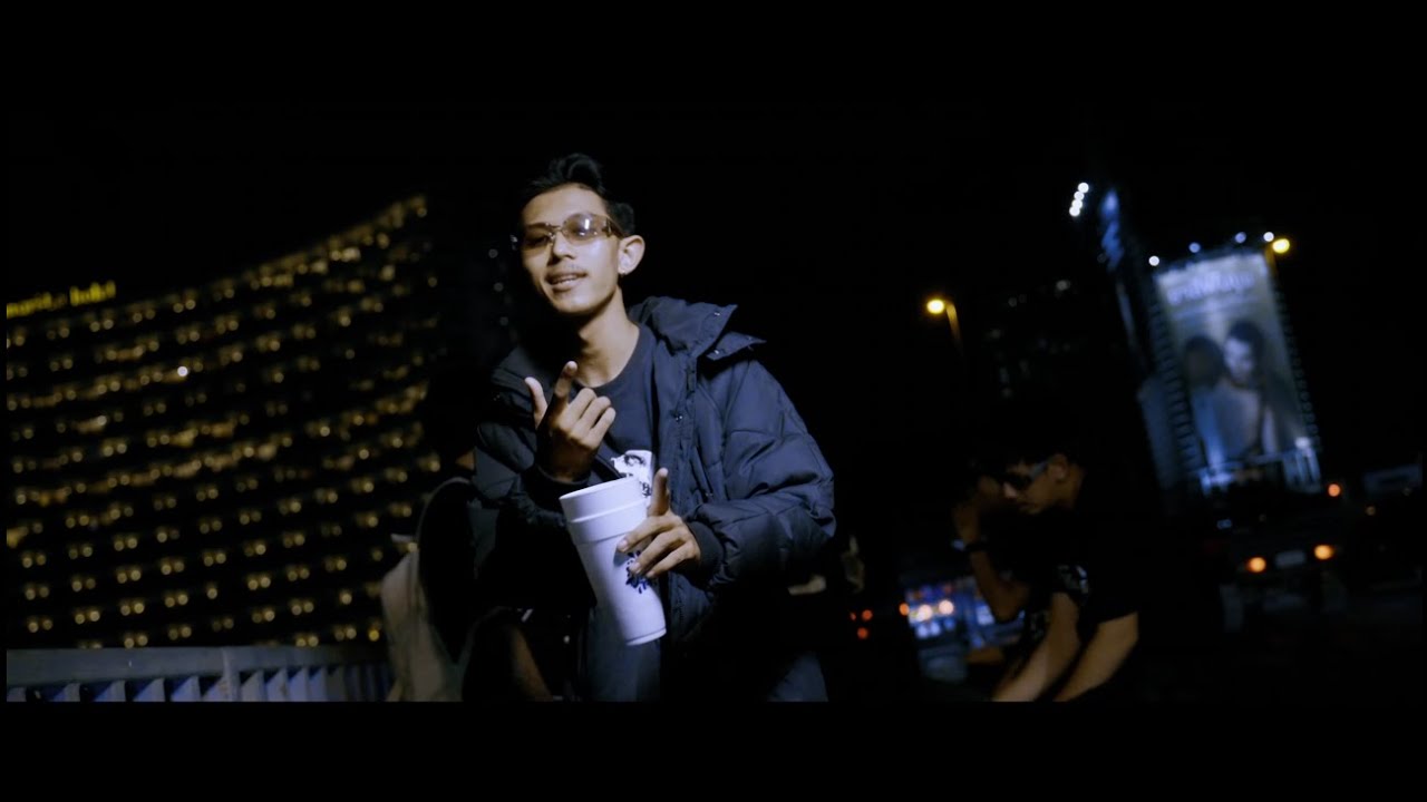 ISSA PEN - ไม่มีเวลามาเศร้า feat. VEMLYIE (Official MV)