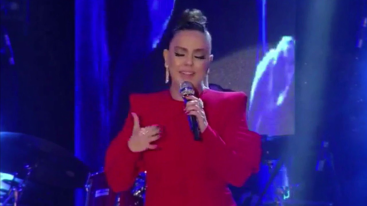 EBRU GÜNDEŞ 14.02.2020 KONYA KONSERİ BEN AŞKI ÖLÜMSÜZ BİLENLERDENİM