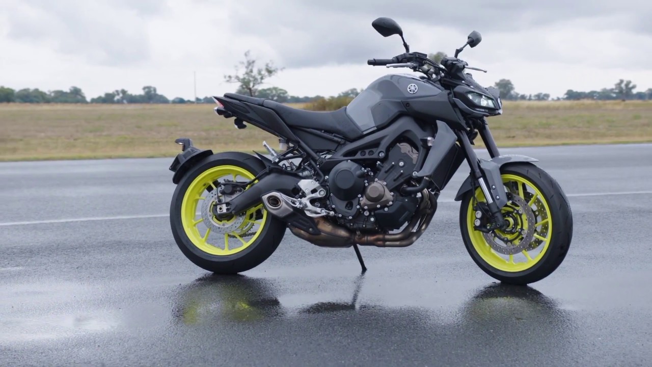 LET OUT YOUR INNER HOON! 2017 Yamaha MT-09 First Ride | Review + Test + Accessory overview