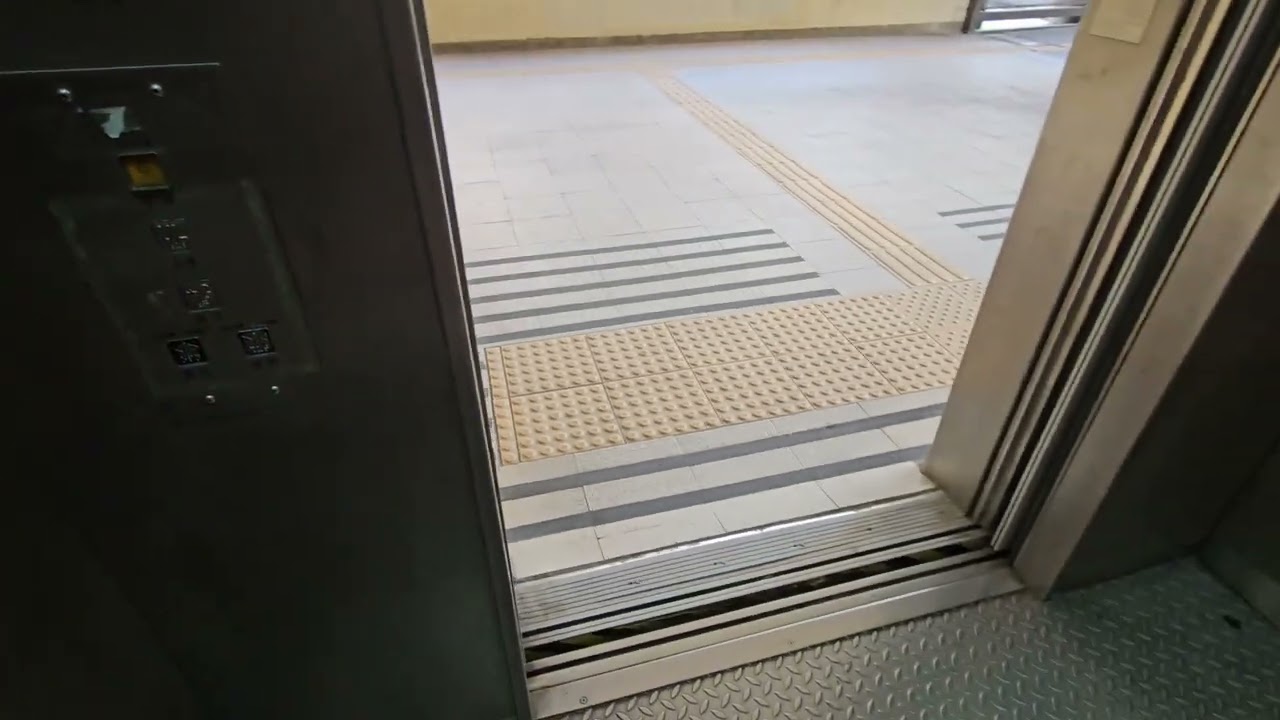 [Last video of 2024 + 本頻道特別影片] 升降機暴力關門合集 1￼ Slamming Lift Door Compilation 1