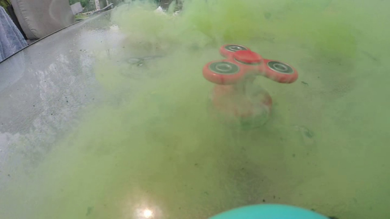 Fidget spinner Smokebomb! Slow Motion!
