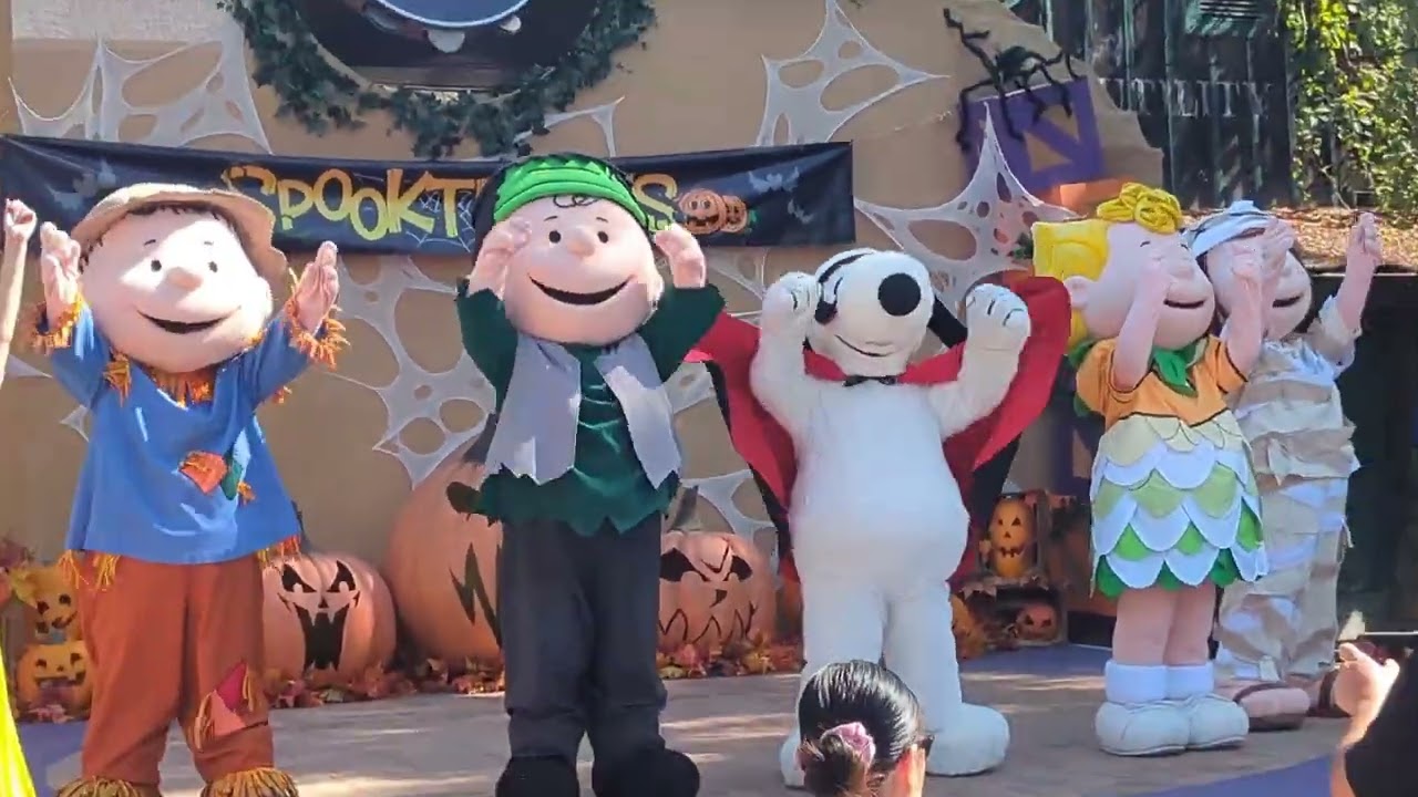 Fun Spooktivities at Knott's Spooky Farm!