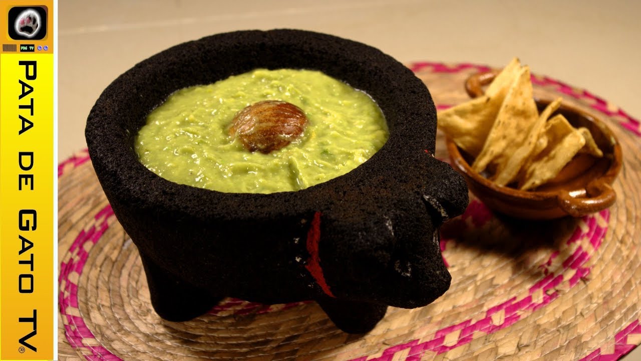 ¡Guacamole tradicional de México en un auténtico molcajete!