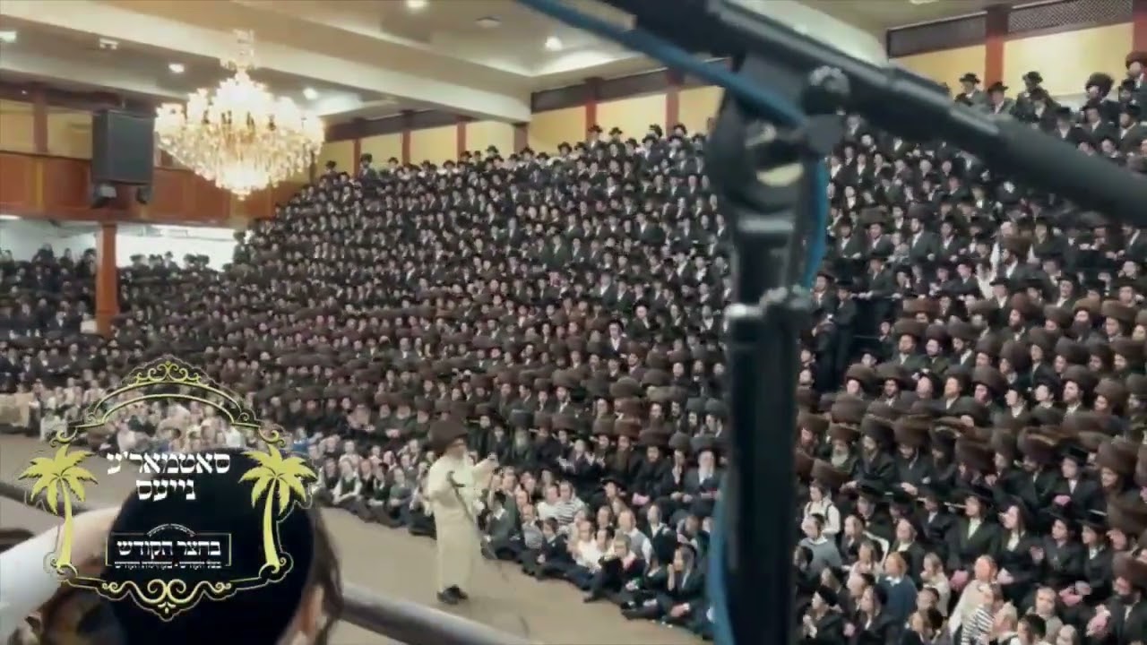Satmar Rebbe Dances Mitzvah Tantz At His Einikel's Wedding - Adar II 5782