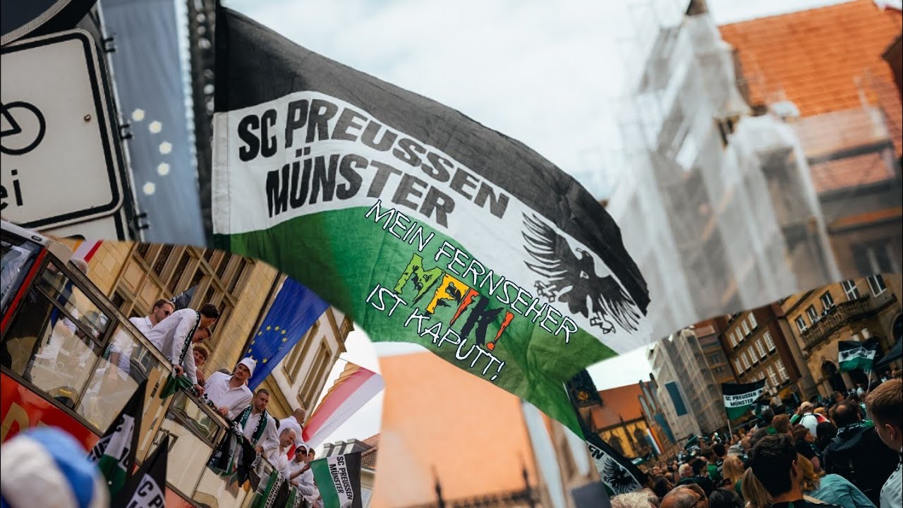 Preußen Münster feiert Aufstieg in die 2. Bundesliga - Empfang der Manschaft am Rathaus