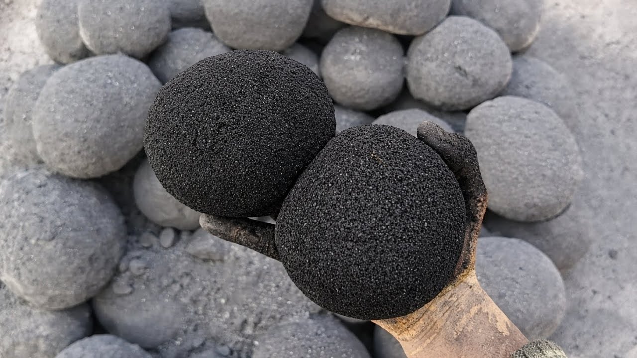 Pure Black Sand Crumbling on Dry Floor | Oddly Satisfying || ASMR