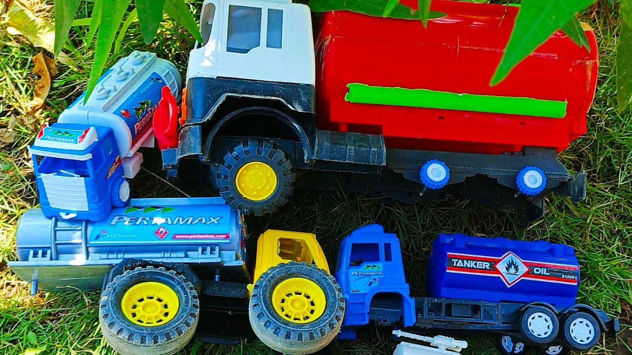 Ayo Kita Mencari Mobil Kontruksi dan Merakit Mainan Mobil DIY Truk Tangki Truk Pemadam Kebakaran 128