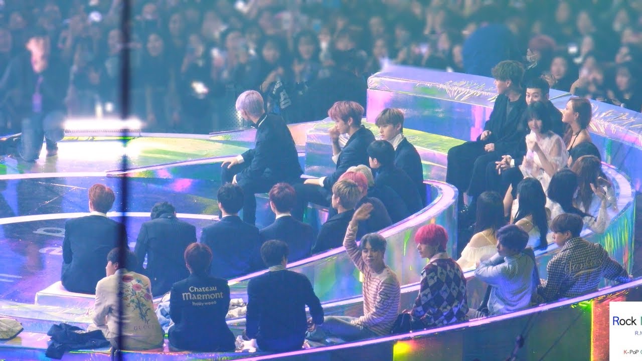 팬들에게 손흔들어주는 (BTS,여자친구), 워너원, 화사[4K 직캠]@181201 락뮤직