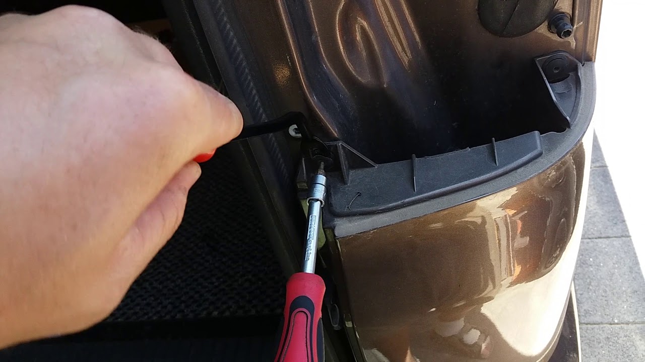 How to remove the rear bumper and taillights on a Volkswagen T5