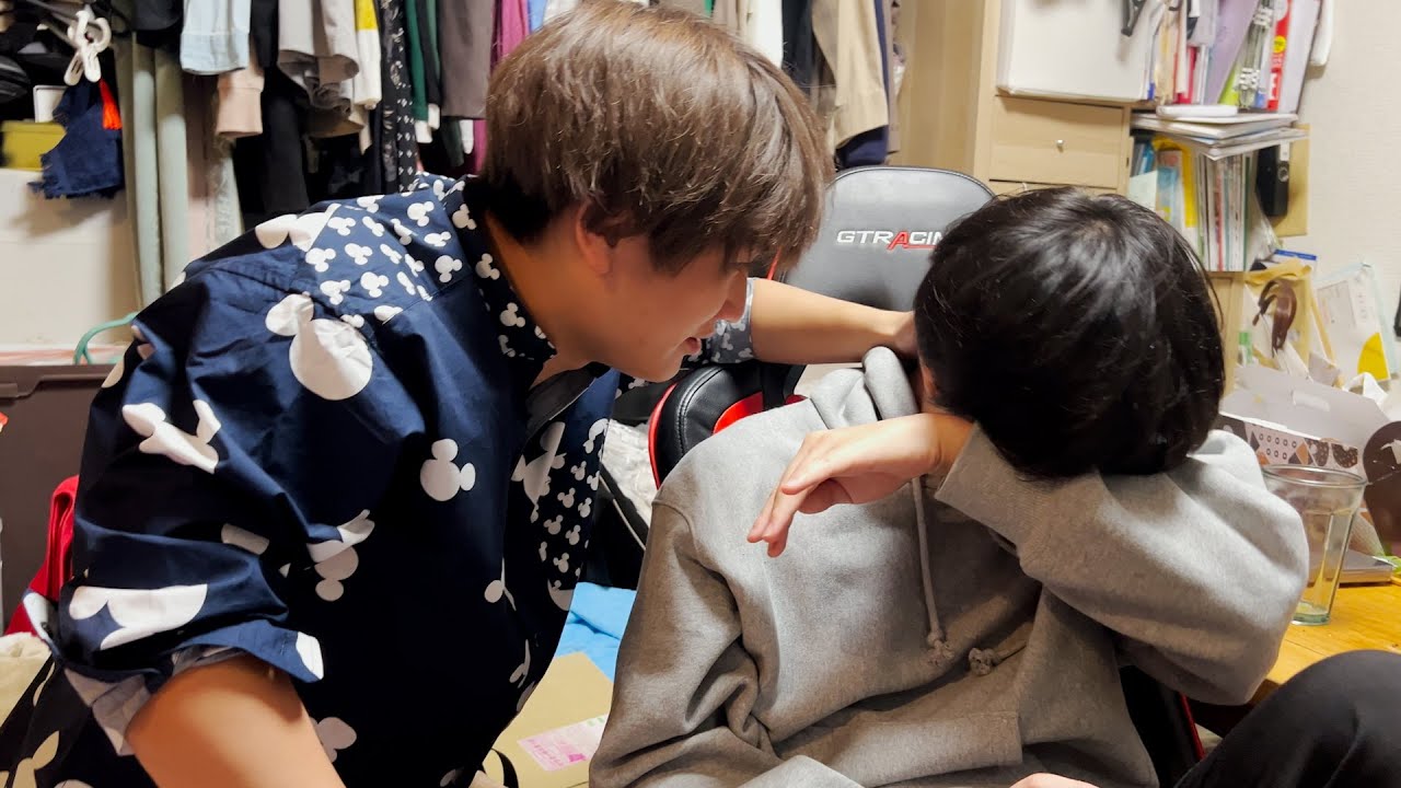 兄がおこって泣かせました