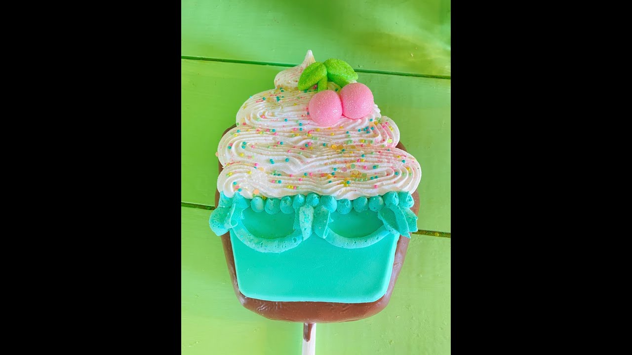Large marshmallow cupcake DIY