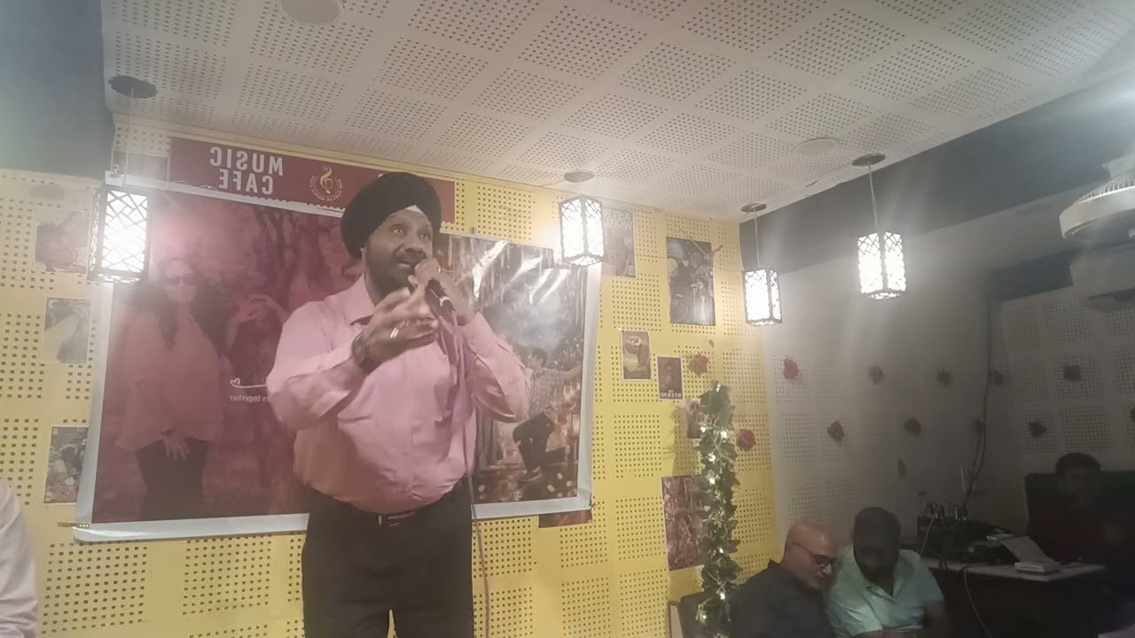 GULABI ANKHE TERI DEKHI 