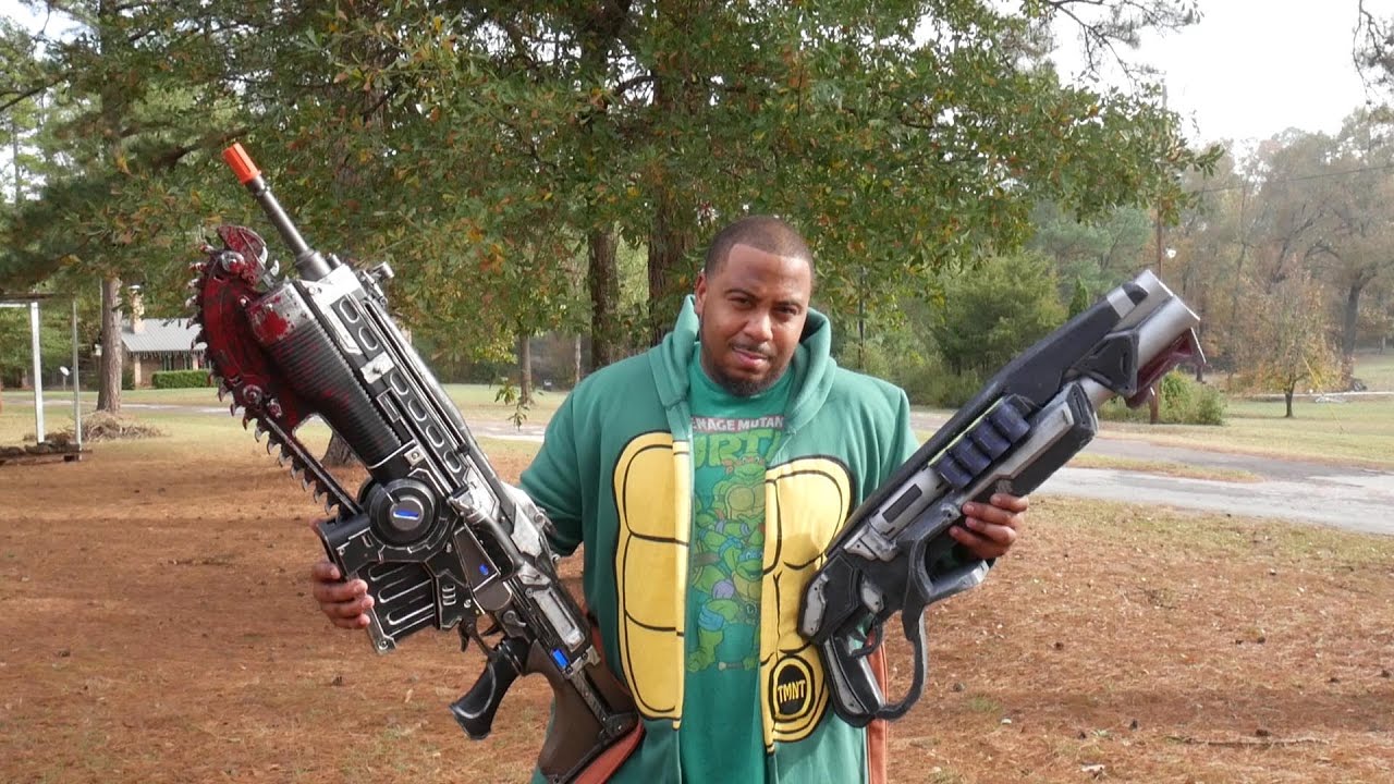 Gears of War 4 Replica Lancer Unboxing + Gears 4 Gnasher Replica!