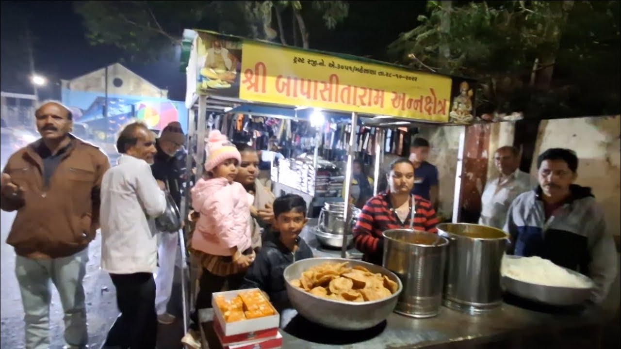 Ruchita Na Dada Ni Janam Thithi Nimite Garibo Ne Jamadya 👌 Late Night Nasato Karva Gya 😆🤣 