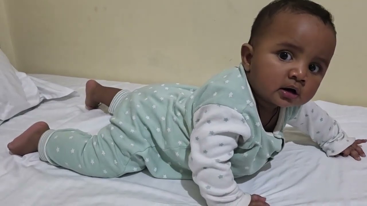አያኤል ለመገልበጥ የሚያደርገው ትግል! 😂 Eyael's Funny Tummy Time Struggle!