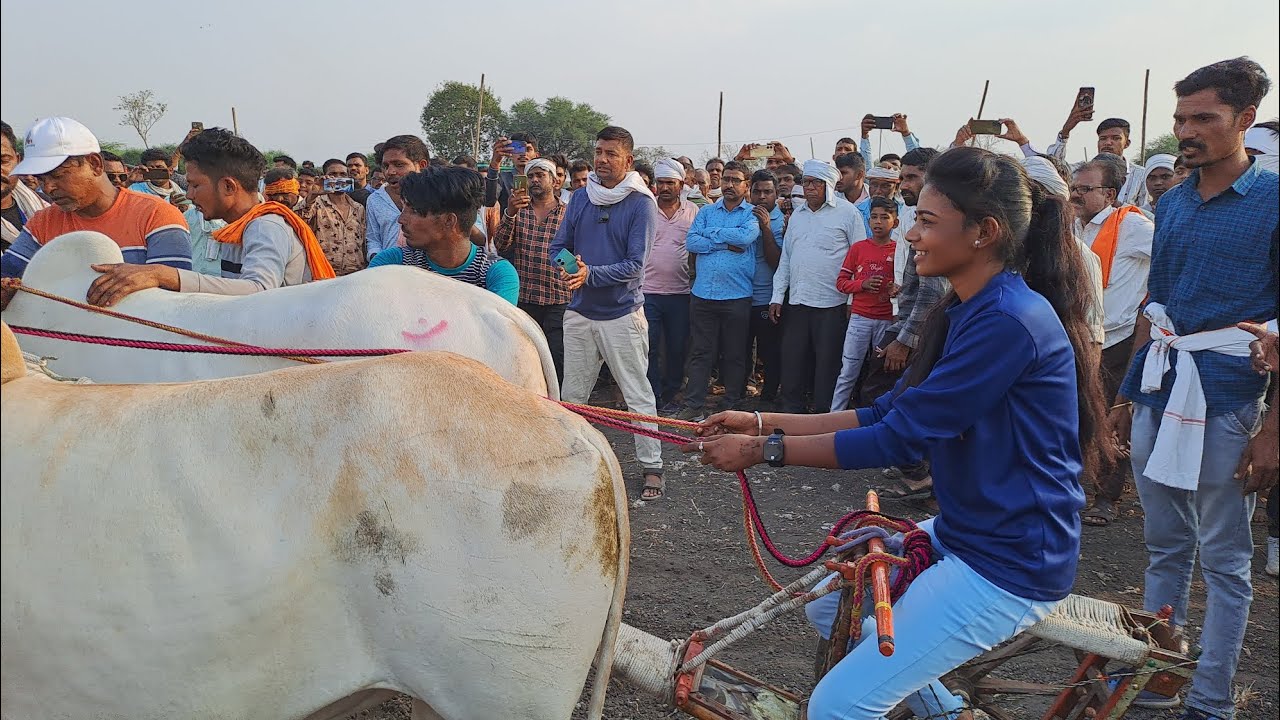 अभिमान वाटतो की बाबाला लोकं माझ्या नावाने ओळखतात,फक्त १९ वर्षीय तरूणी धुरकरी लक्ष्मी गजानन सोनबावणे.