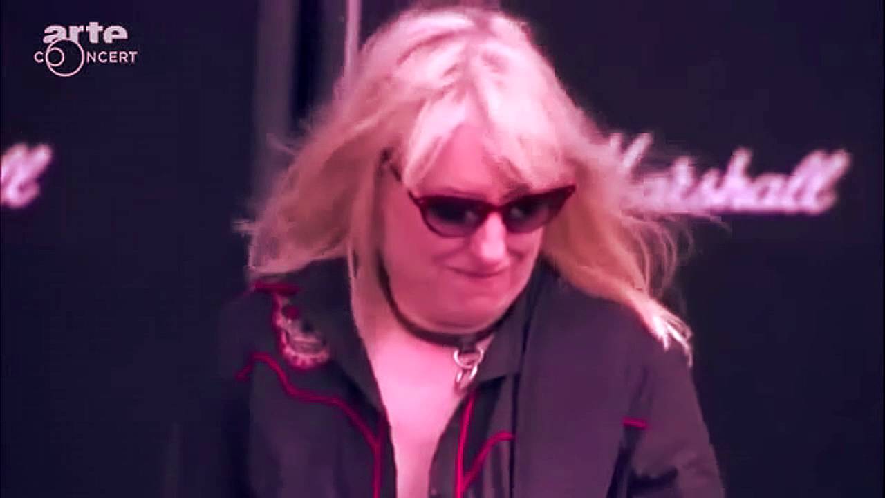 L7 - Fuel My Fire (Live at Hellfest 2015)