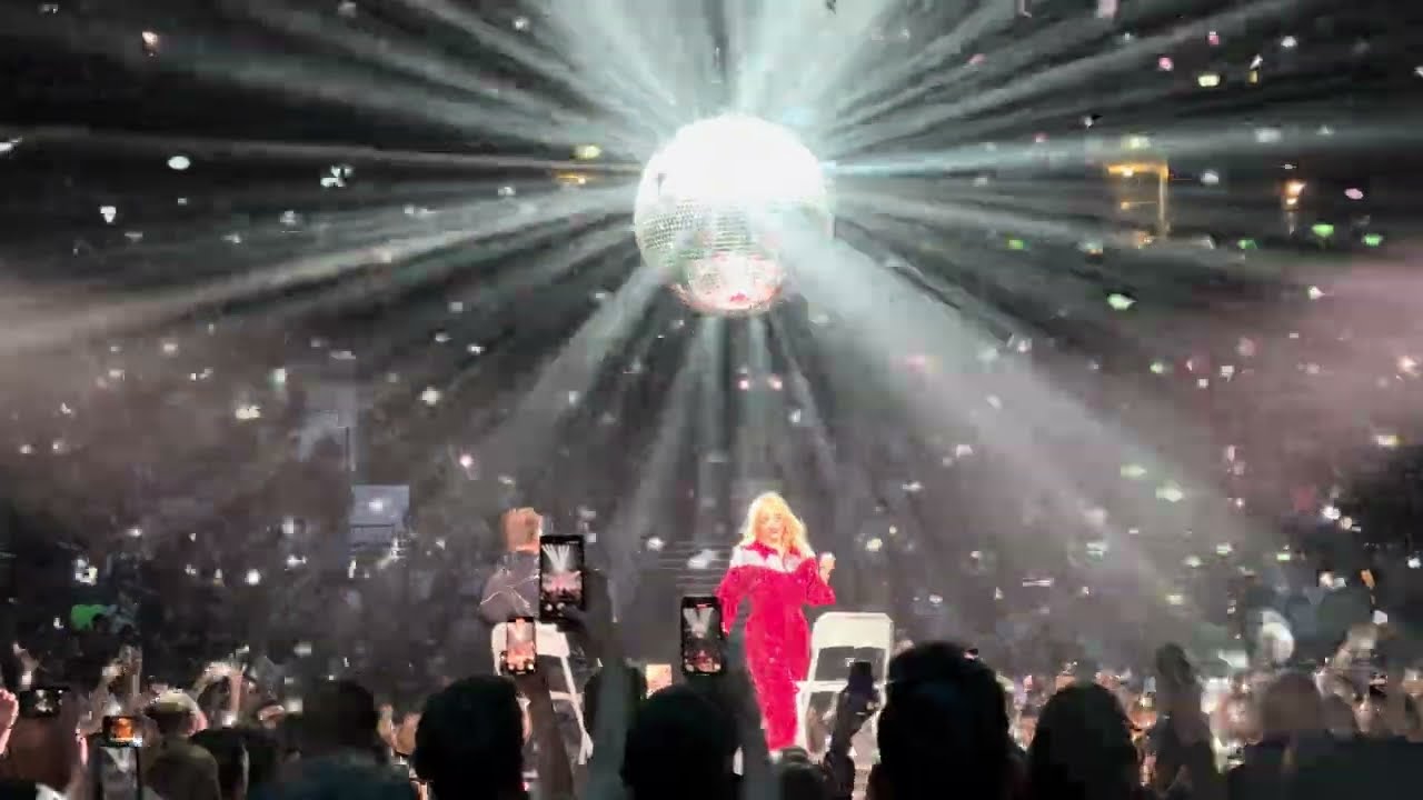 Kylie Minogue - Say Something (Back View) (Live From The Tension Tour, Manchester, 20/05/25)