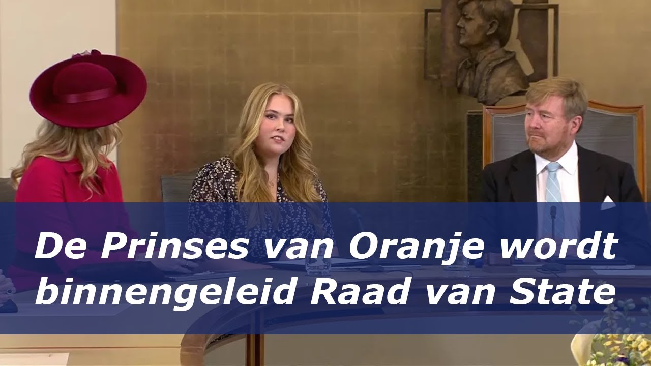 De Prinses van Oranje wordt binnengeleid in de Raad van State