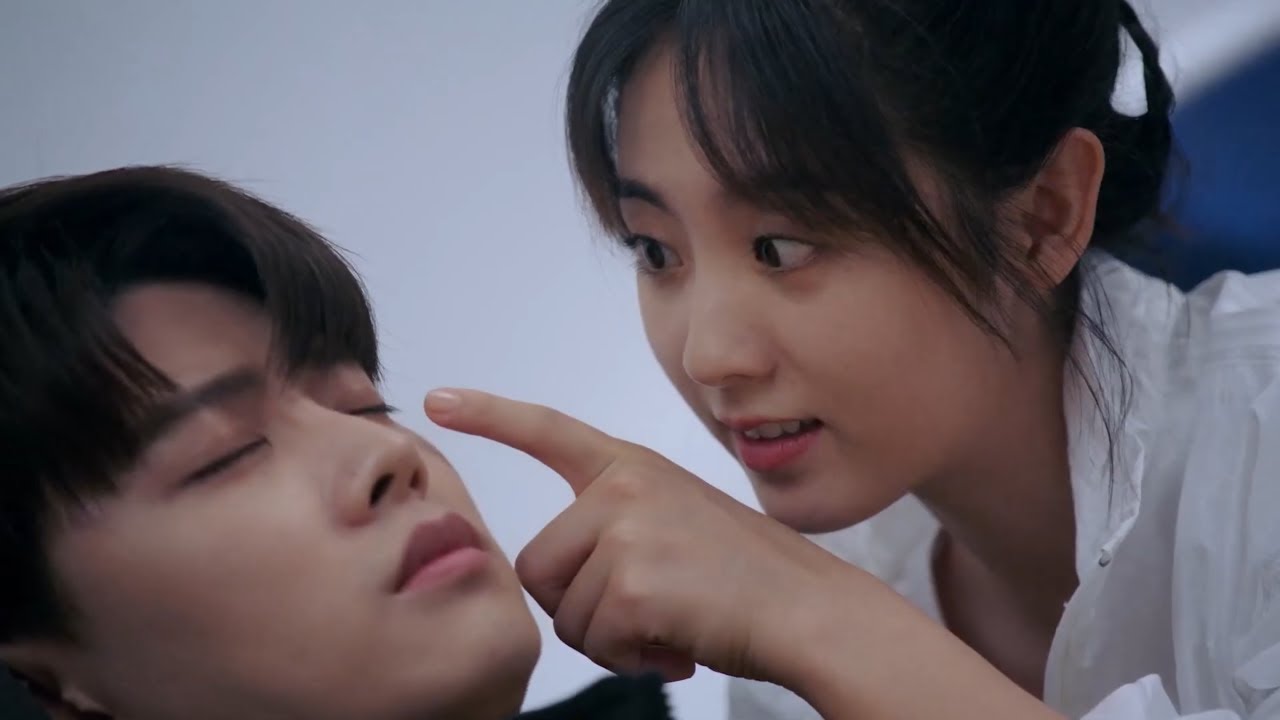 So cute ! Isn't this an act of love?!   | Miss Crow With Mr. Lizard EP11 Clip