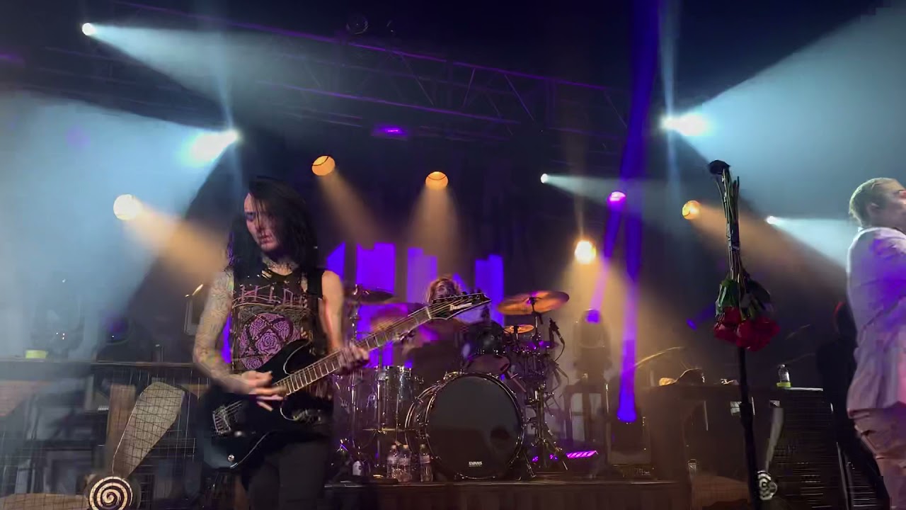 Motionless In White ( Synthetic Love ) Live 2021