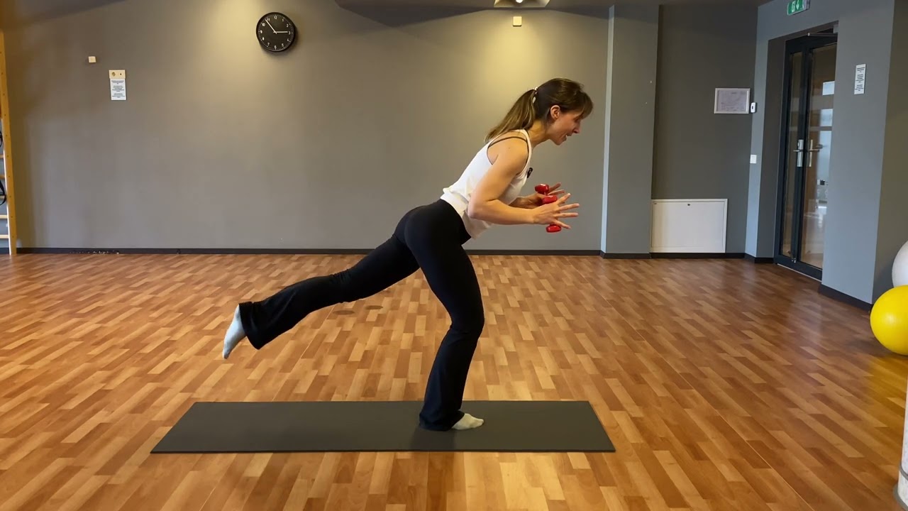 25 MIN PILATES KOJOMS IR SĖDMENIMS (su svareliais)